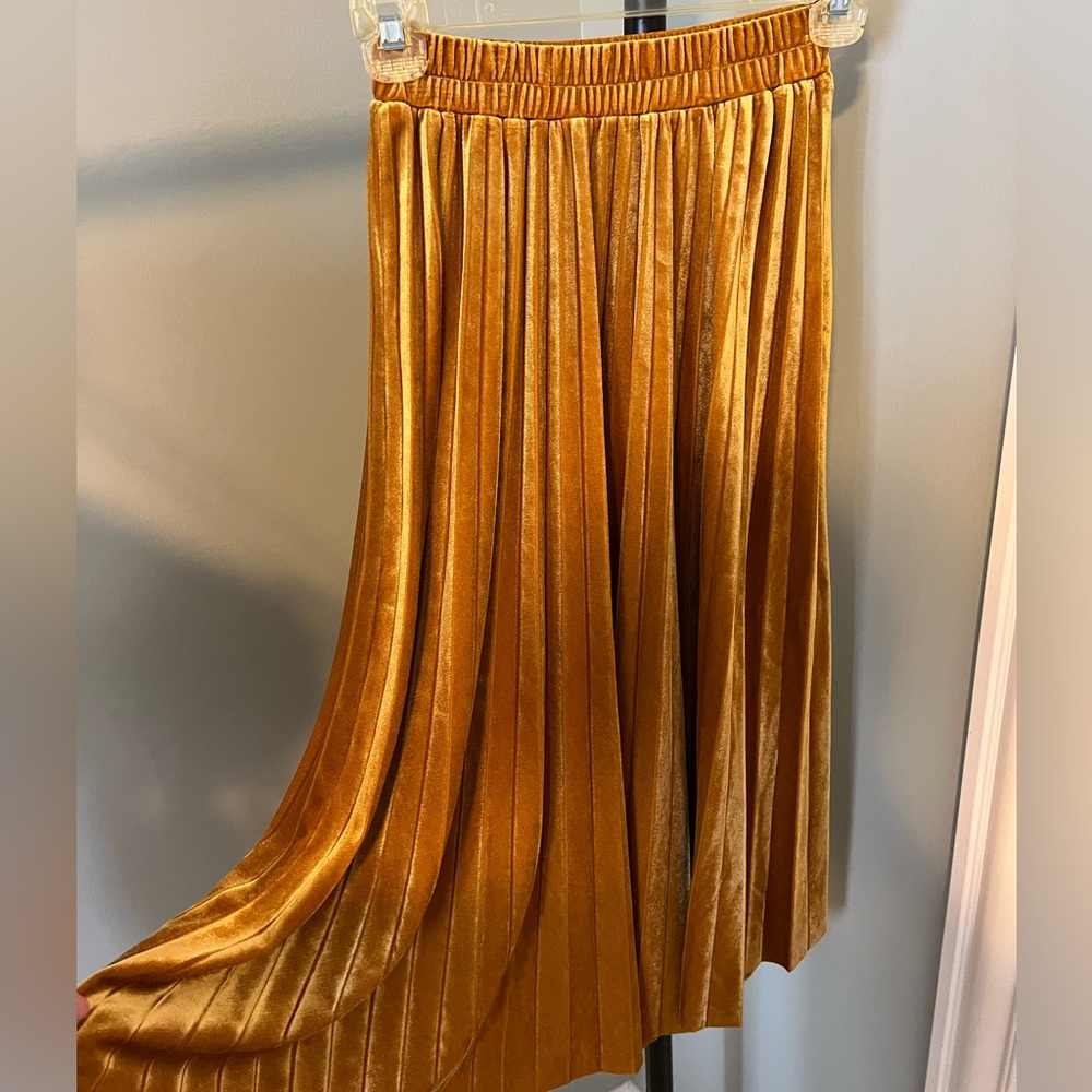 Chelsea 28 XS mustard yellow velvet pleated midi skirt
